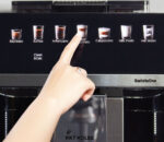 BaristaOne – Kaffeevollautomat mit integriertem Milchaufschäumer und Touchscreen – Bild 4